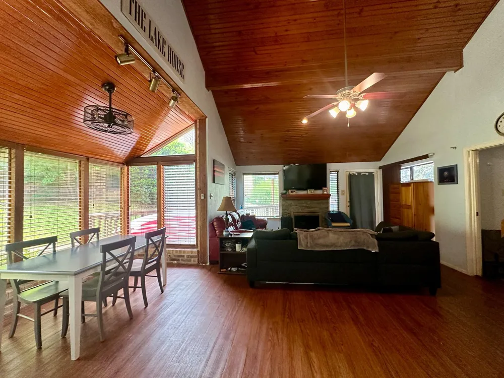200 Fountain Lake W #128 Livingston, TX 77351