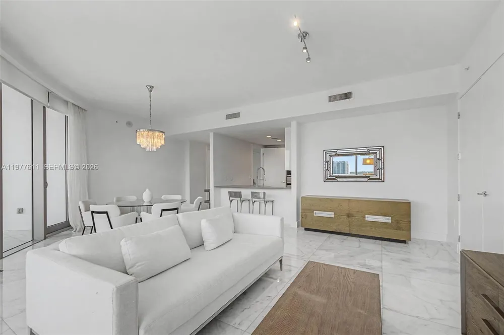 17475 Collins Ave #904 Miami Beach, FL 33160