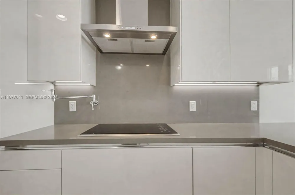 17475 Collins Ave #904 Miami Beach, FL 33160