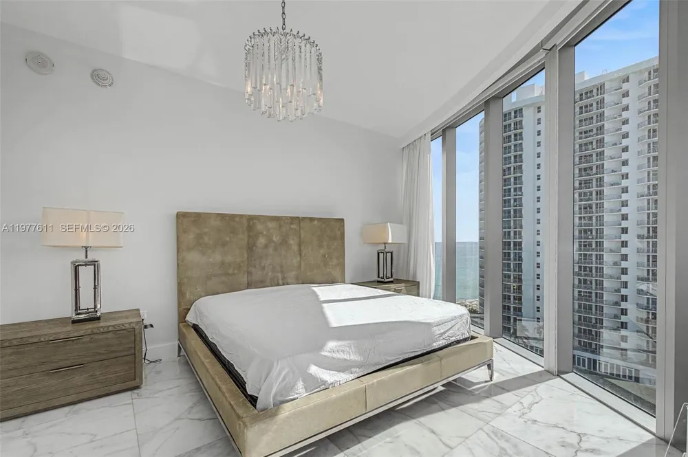 17475 Collins Ave #904 Miami Beach, FL 33160