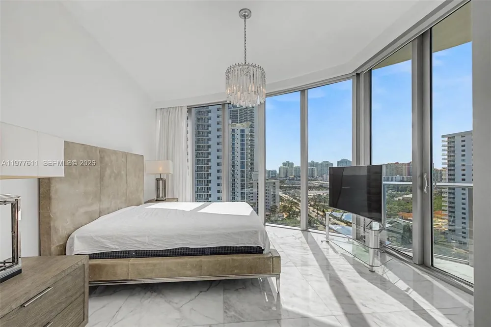 17475 Collins Ave #904 Miami Beach, FL 33160