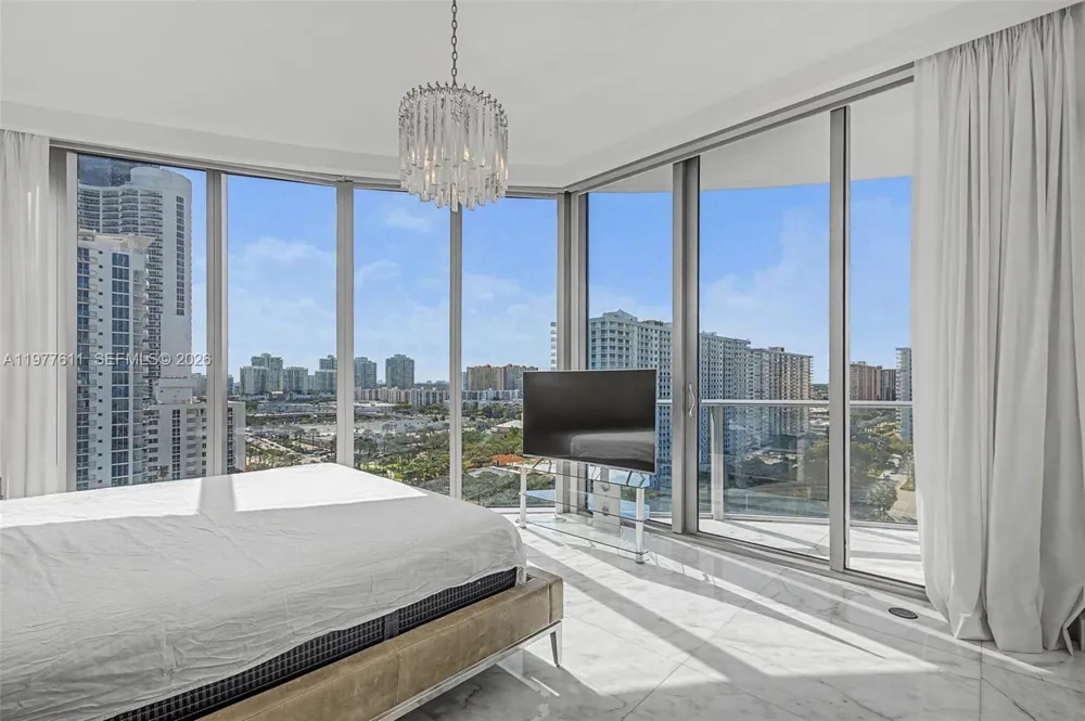 17475 Collins Ave #904 Miami Beach, FL 33160