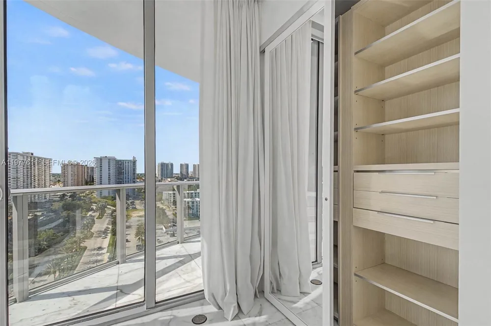 17475 Collins Ave #904 Miami Beach, FL 33160