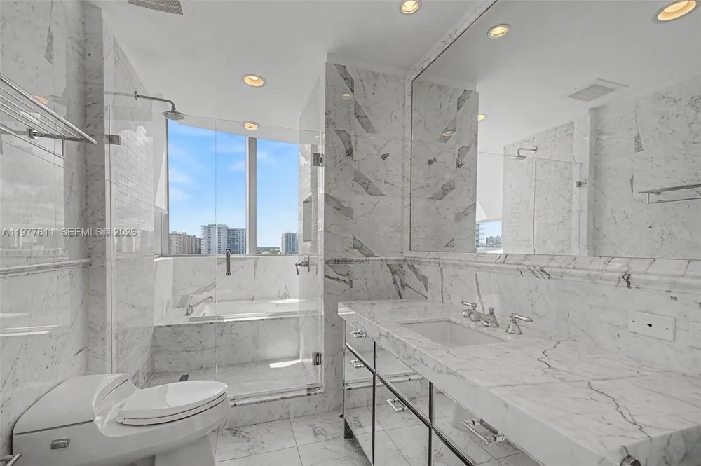 17475 Collins Ave #904 Miami Beach, FL 33160