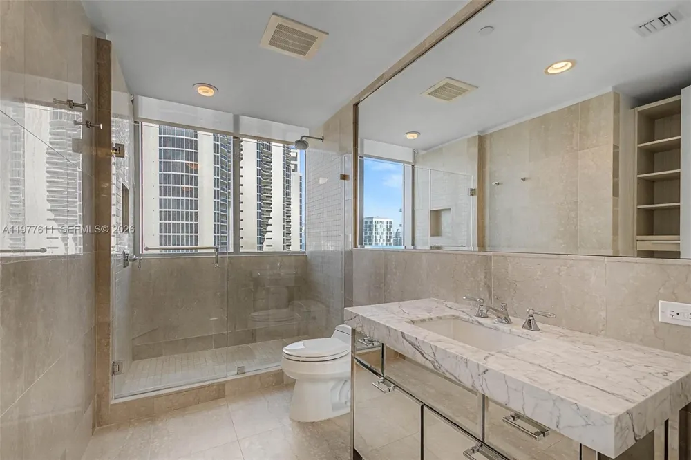 17475 Collins Ave #904 Miami Beach, FL 33160