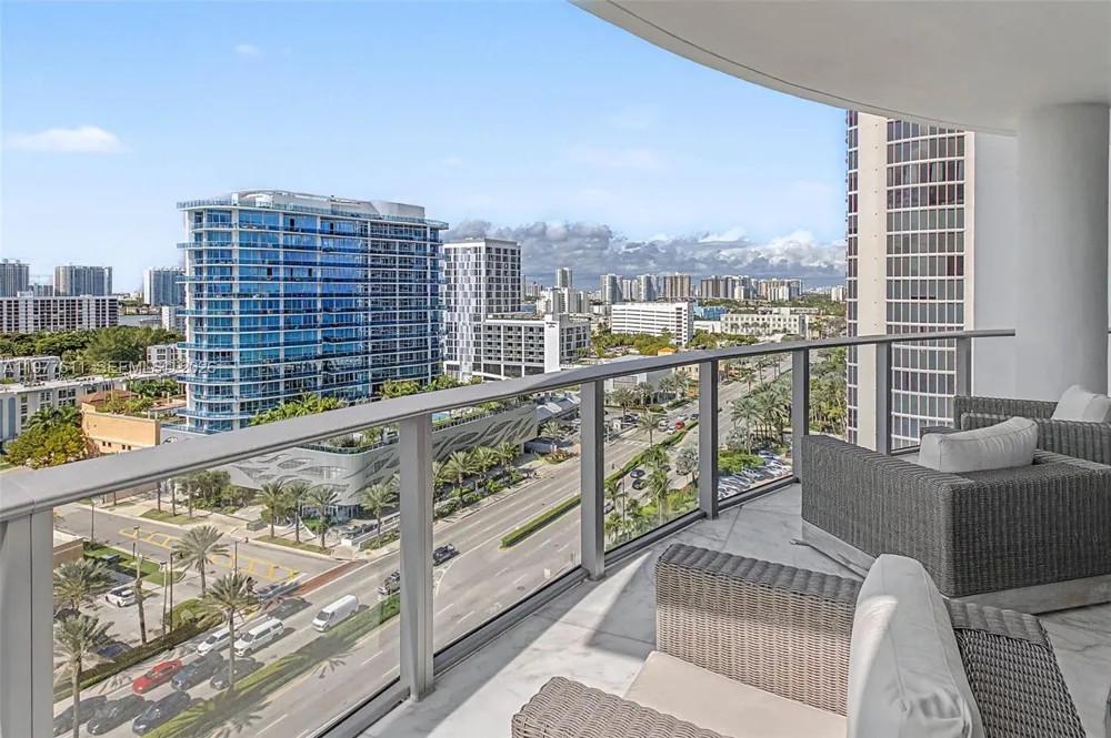17475 Collins Ave #904 Miami Beach, FL 33160