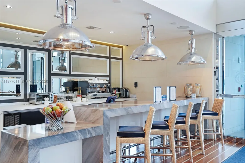 17475 Collins Ave #904 Miami Beach, FL 33160