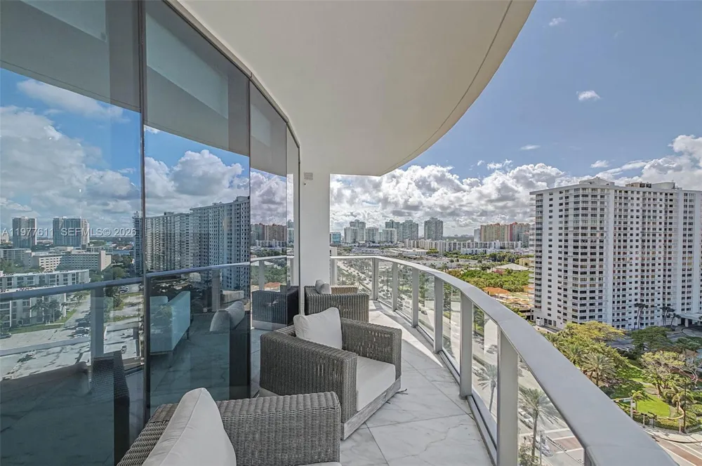 17475 Collins Ave #904 Miami Beach, FL 33160