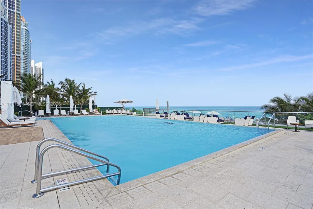 17475 Collins Ave #904 Miami Beach, FL 33160