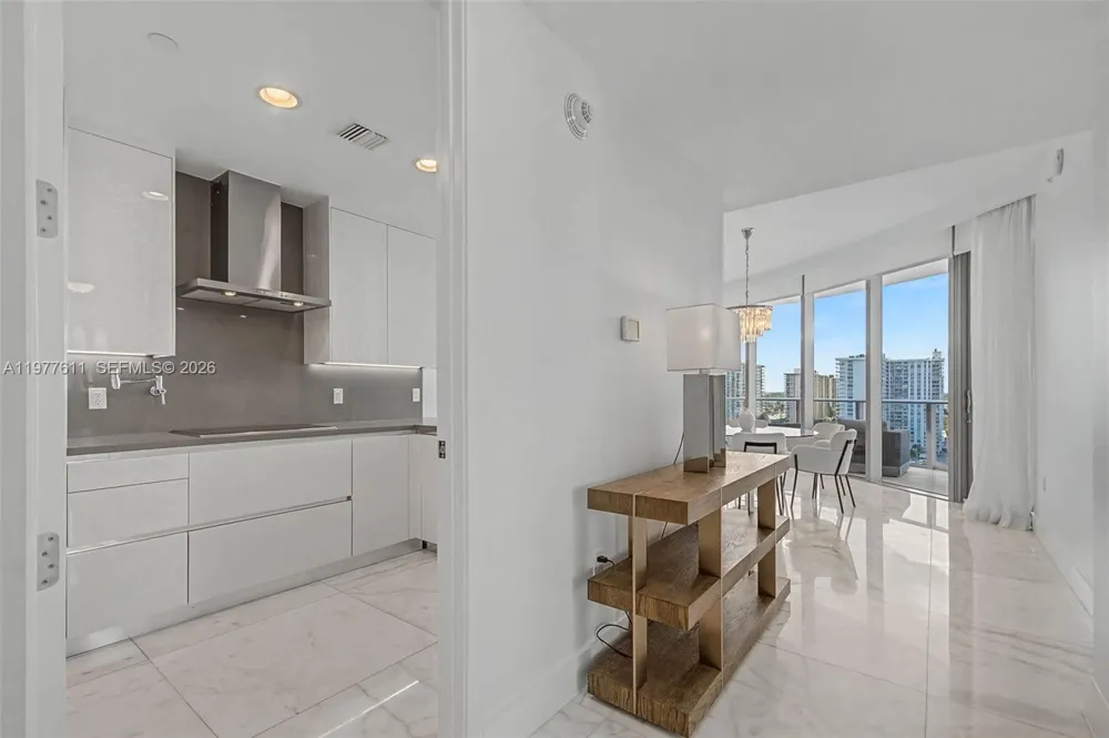17475 Collins Ave #904 Miami Beach, FL 33160