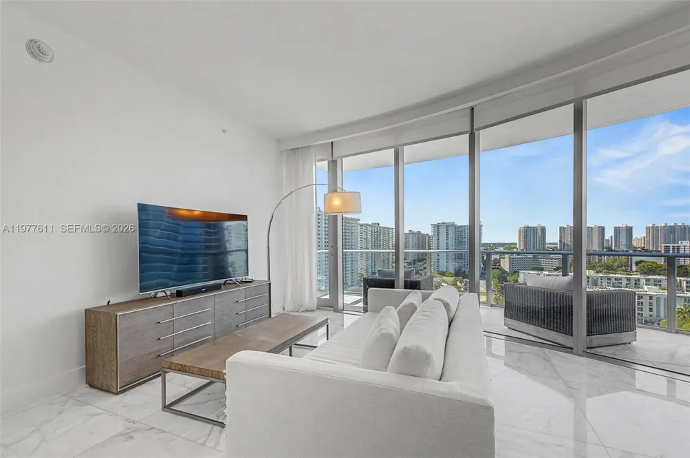 17475 Collins Ave #904 Miami Beach, FL 33160