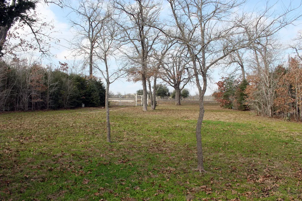 8729 E Fm 20 Highway Dale, TX 78616