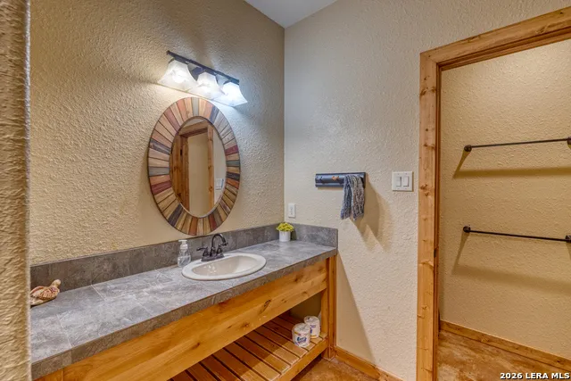 900 Tierra Linda Concan, TX 78838