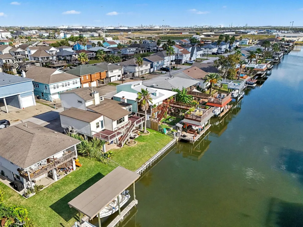658 Warsaw Street Bayou Vista, TX 77563