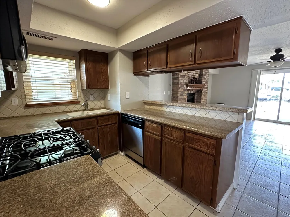 658 Warsaw Street Bayou Vista, TX 77563