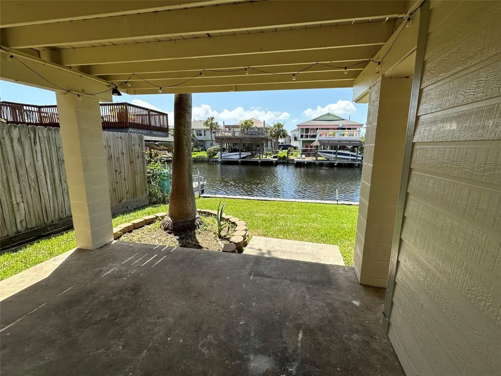 658 Warsaw Street Bayou Vista, TX 77563