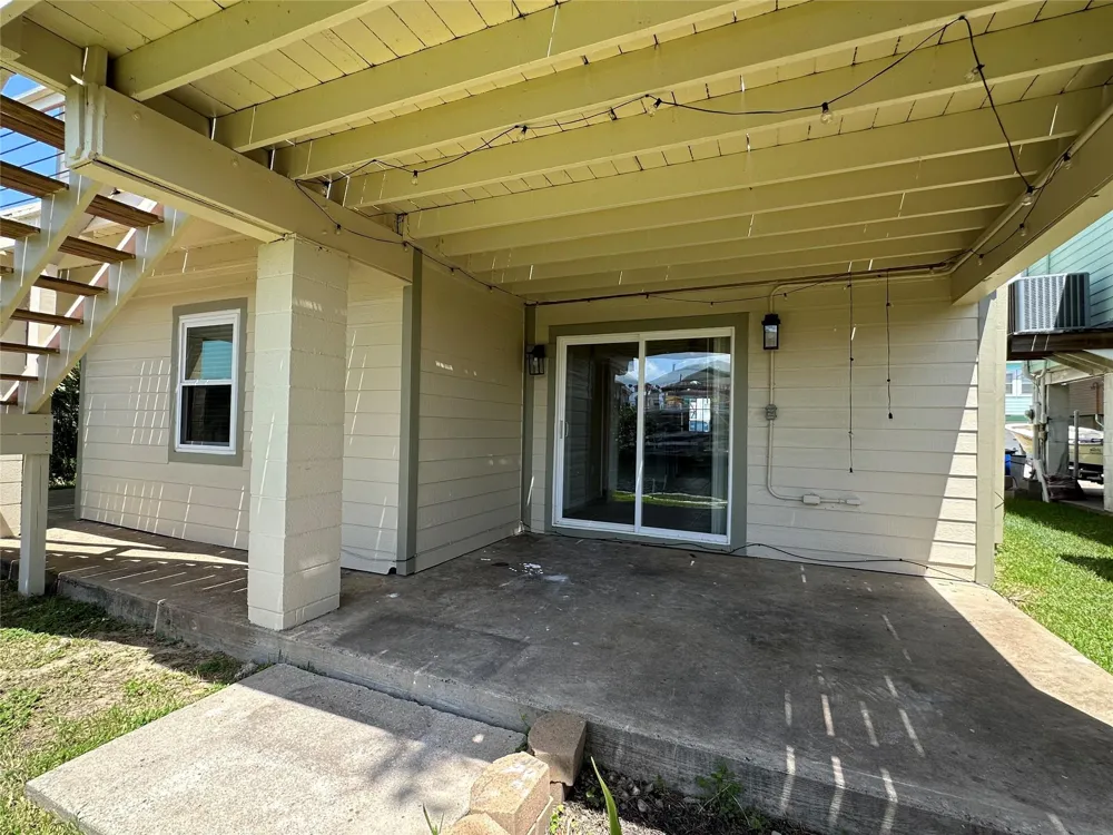 658 Warsaw Street Bayou Vista, TX 77563