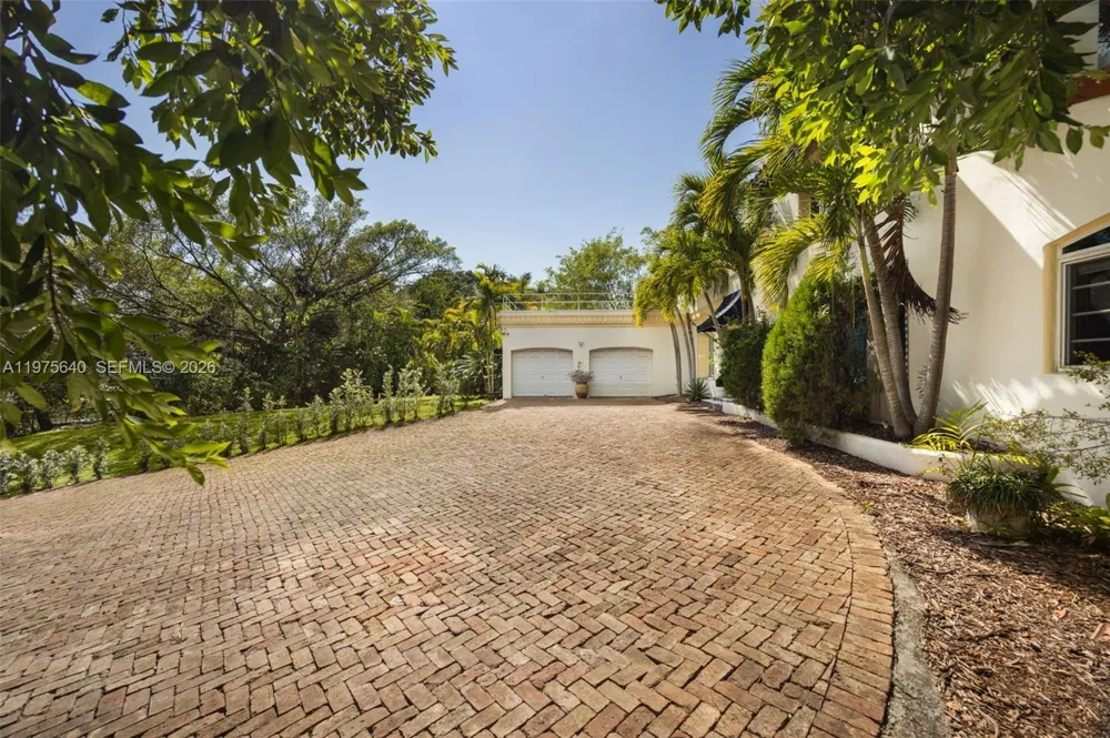 1645 S Bayshore Dr Coconut Grove, FL 33133