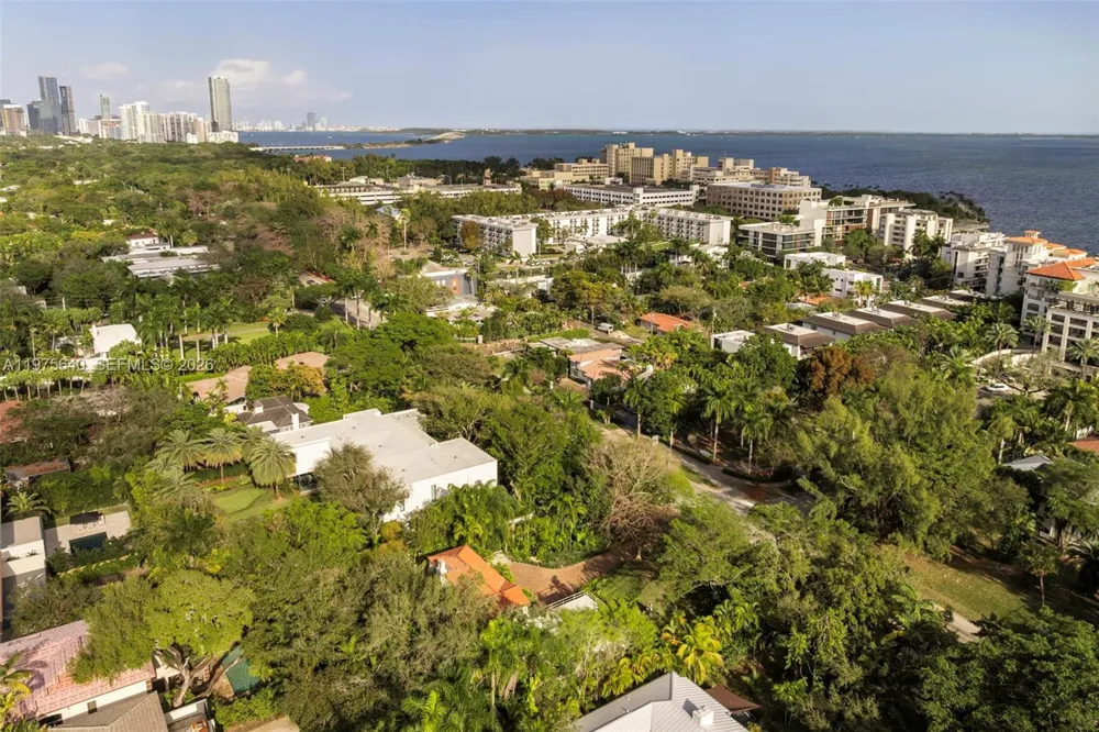 1645 S Bayshore Dr Coconut Grove, FL 33133