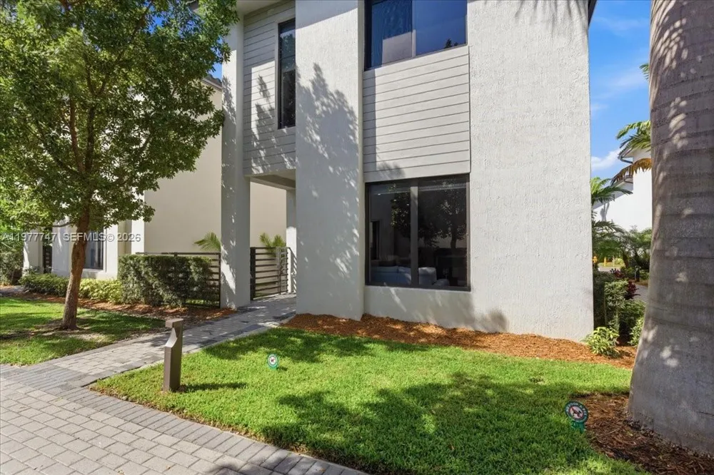 4395 NW 80th Ct Doral, FL 33166