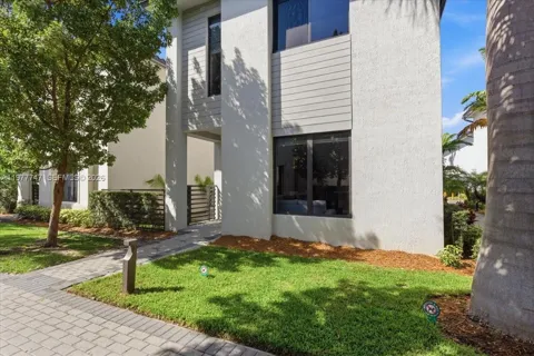4395 NW 80th Ct