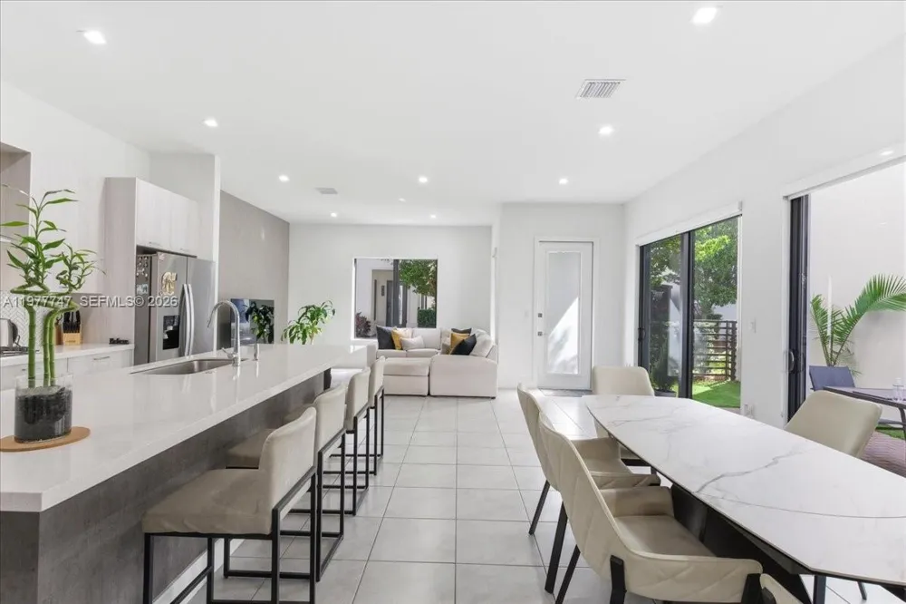 4395 NW 80th Ct Doral, FL 33166