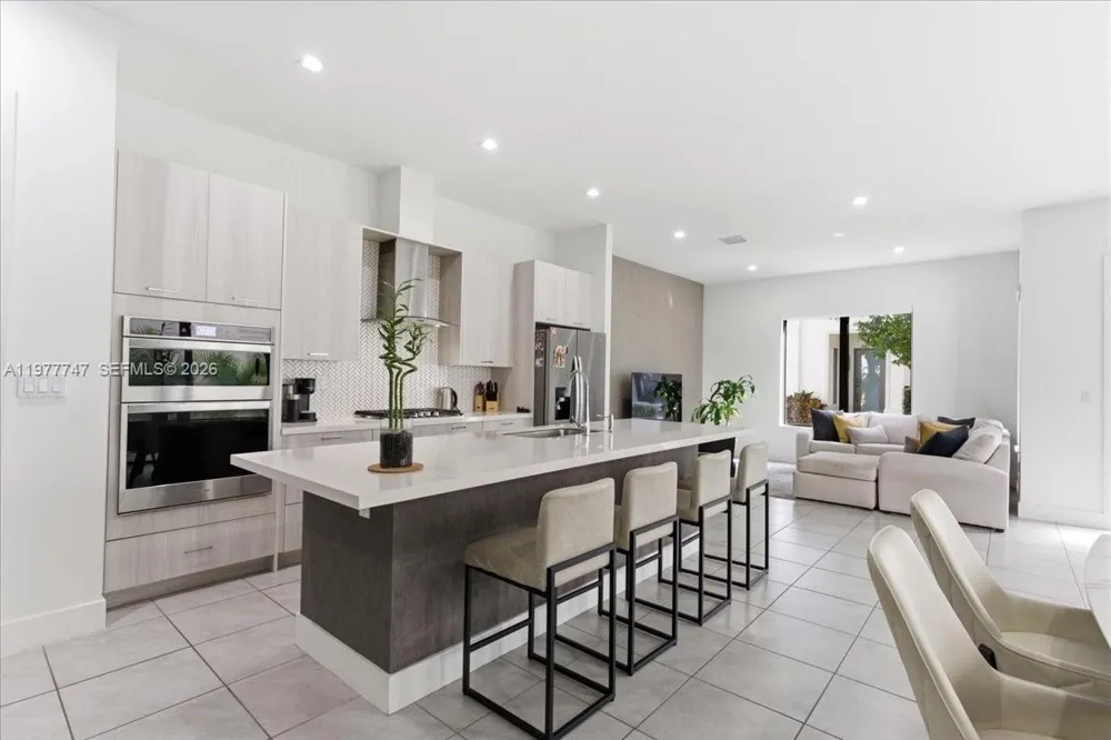 4395 NW 80th Ct Doral, FL 33166
