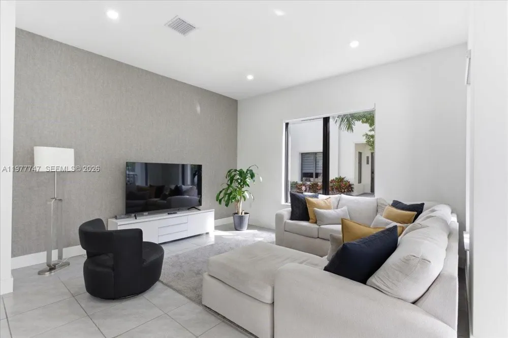 4395 NW 80th Ct Doral, FL 33166
