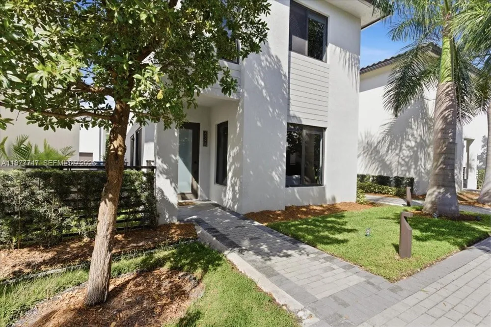 4395 NW 80th Ct Doral, FL 33166