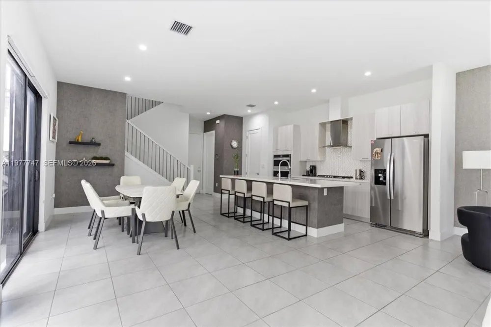 4395 NW 80th Ct Doral, FL 33166