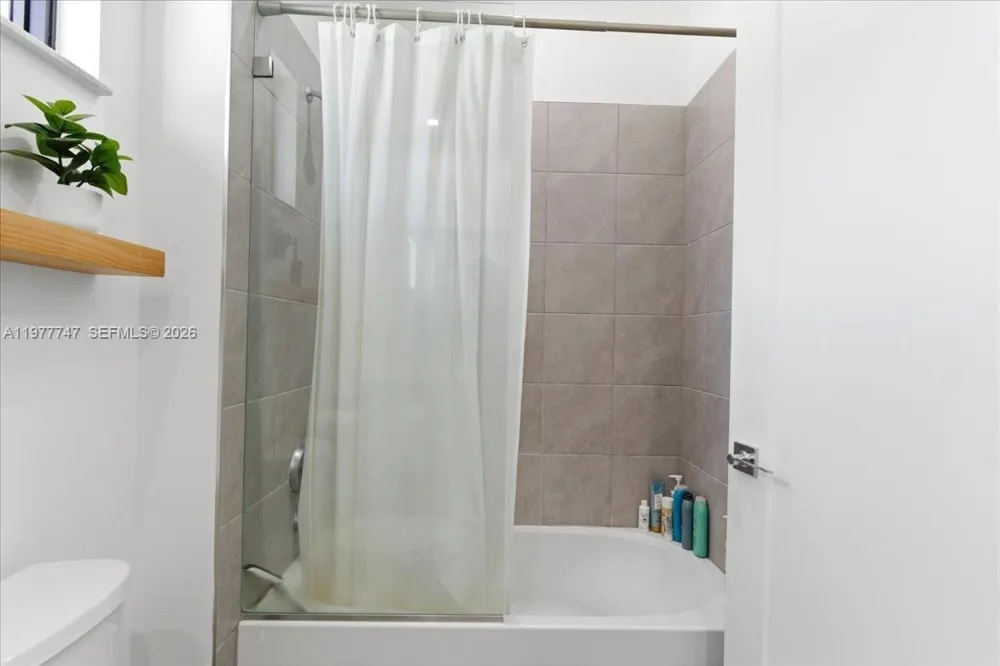 4395 NW 80th Ct Doral, FL 33166