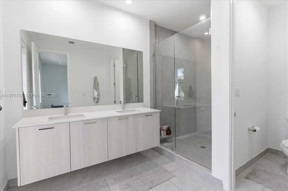 4395 NW 80th Ct Doral, FL 33166