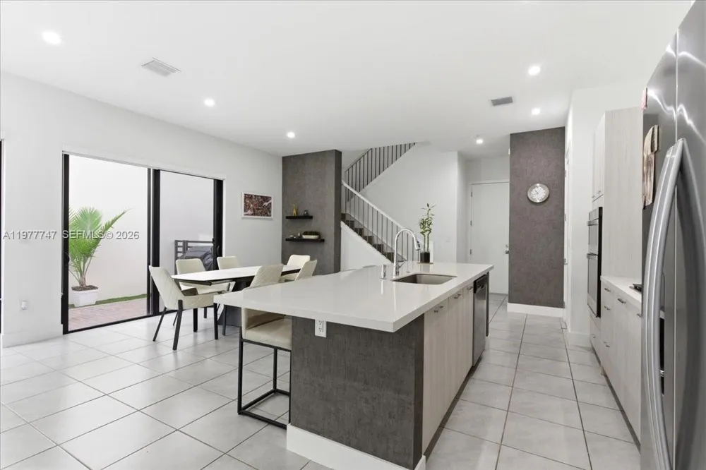 4395 NW 80th Ct Doral, FL 33166
