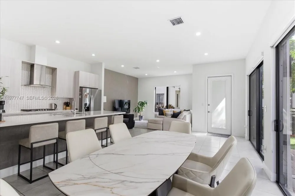 4395 NW 80th Ct Doral, FL 33166