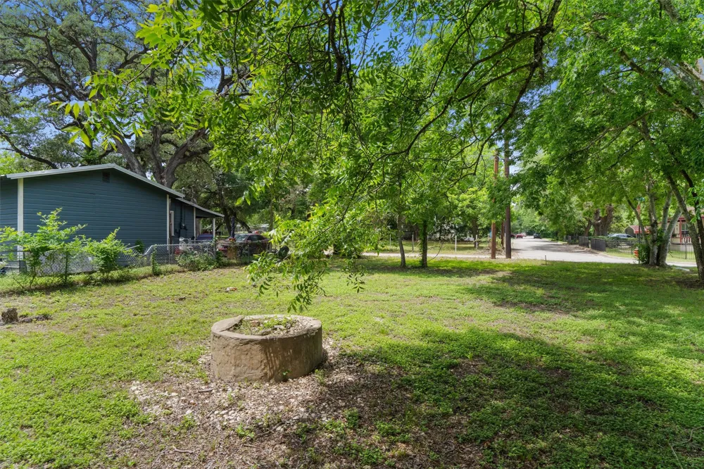 900 Tank Street Lockhart, TX 78644