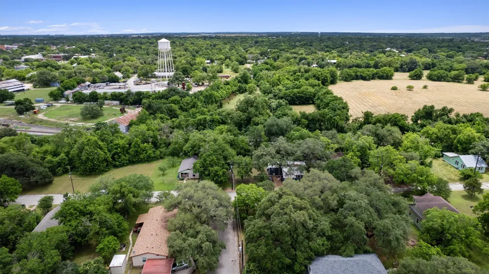 900 Tank Street Lockhart, TX 78644