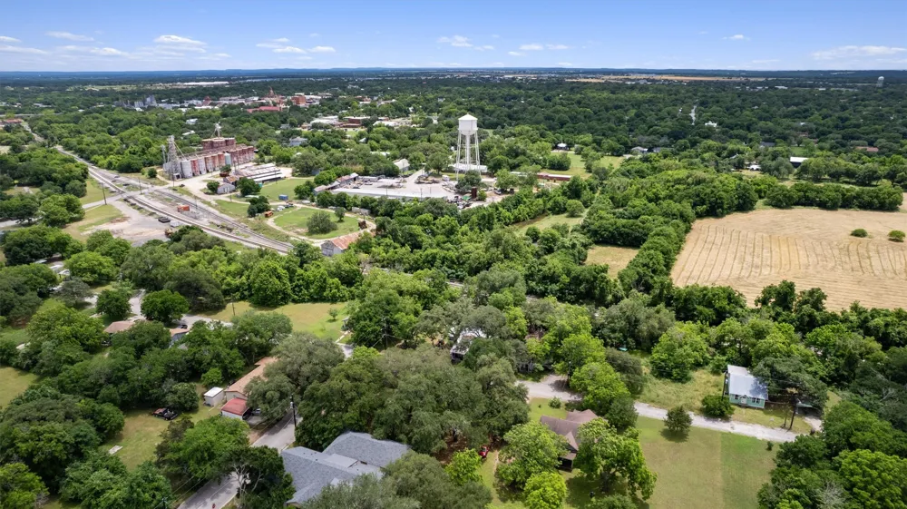900 Tank Street Lockhart, TX 78644
