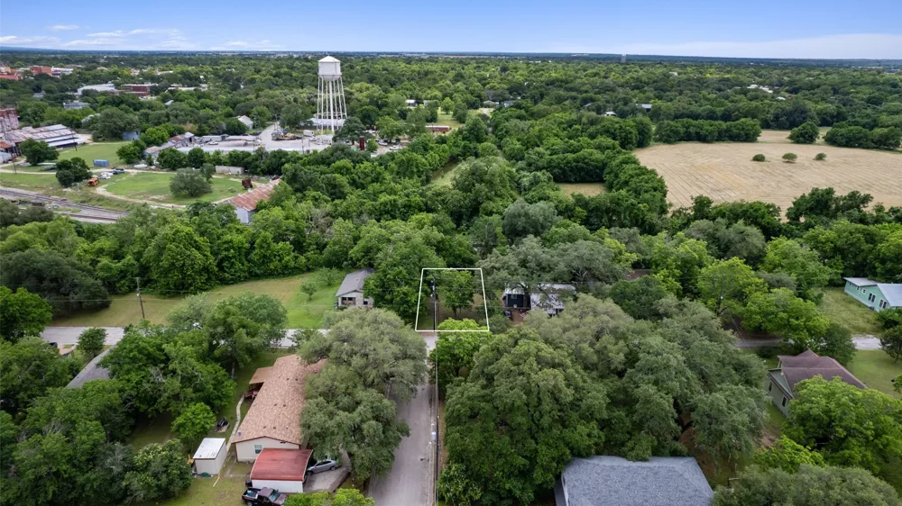 900 Tank Street Lockhart, TX 78644