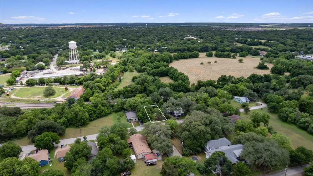 900 Tank Street Lockhart, TX 78644