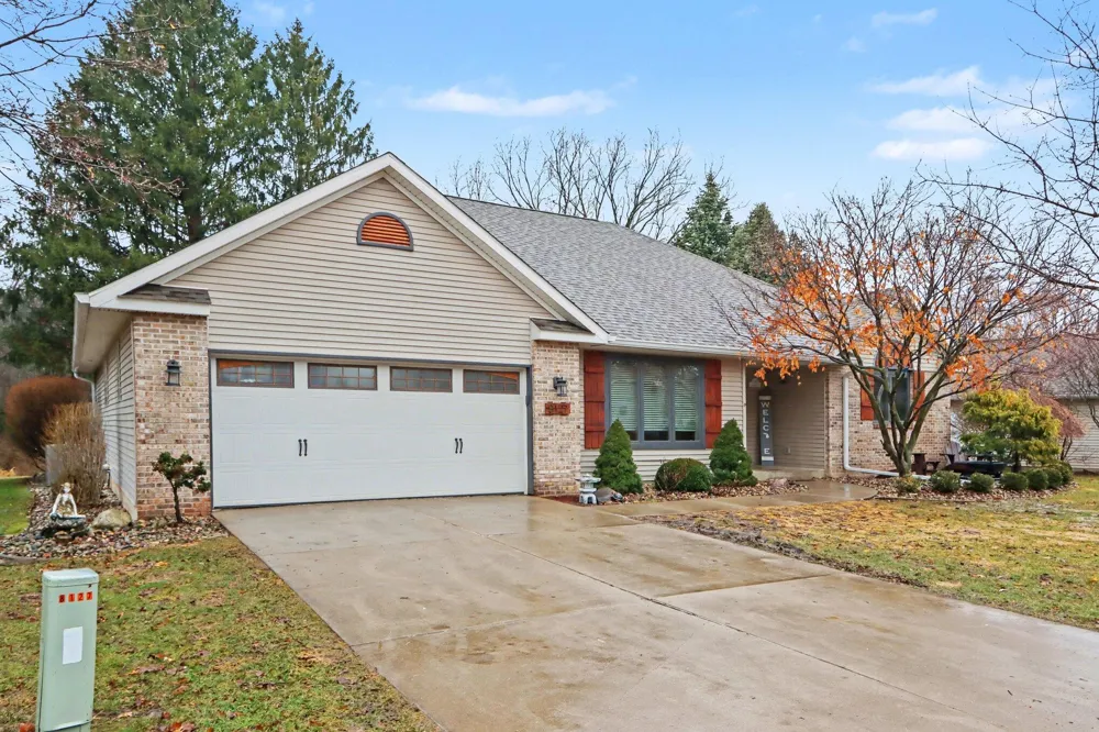8127 Robinbrook Street Richland Village, MI 49083