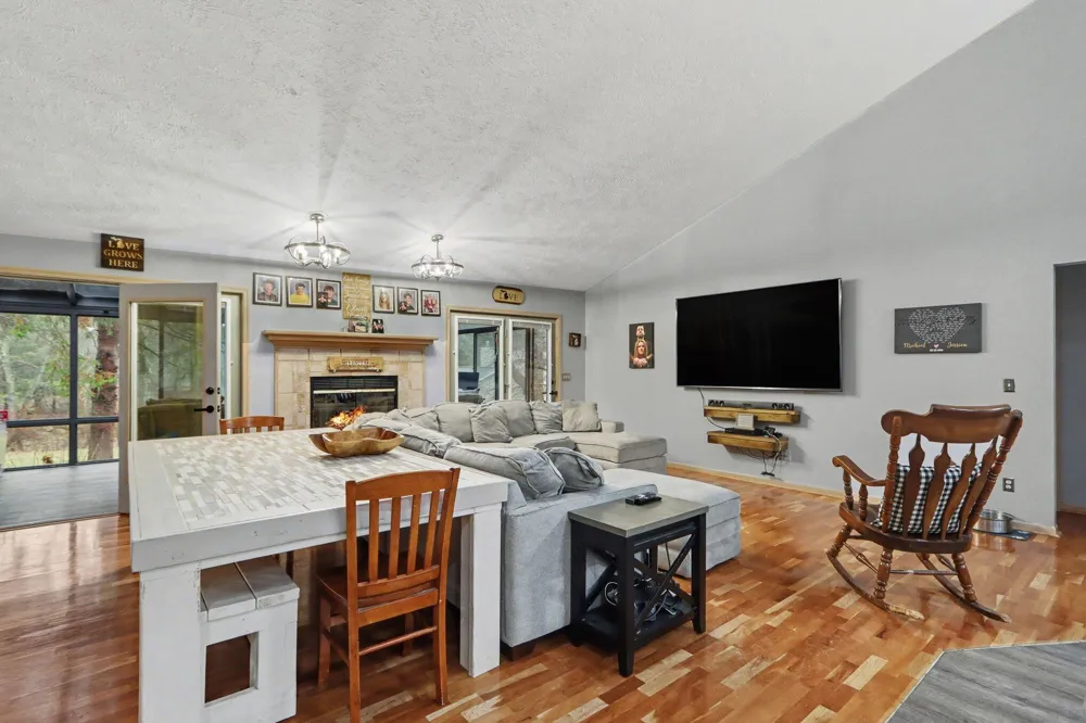 8127 Robinbrook Street Richland Village, MI 49083