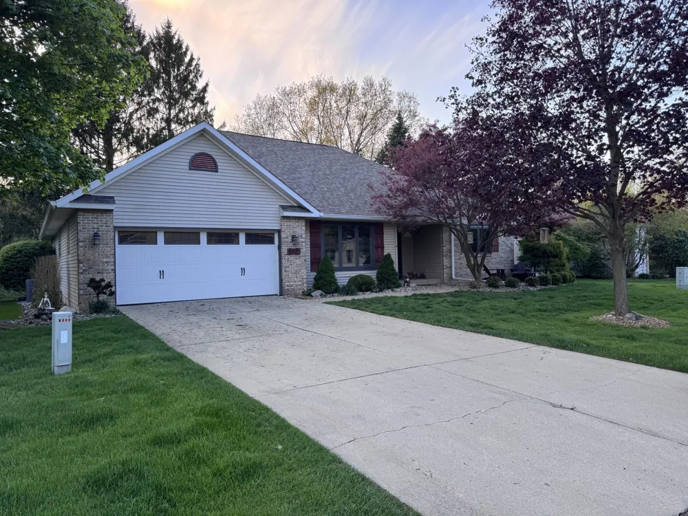 8127 Robinbrook Street Richland Village, MI 49083