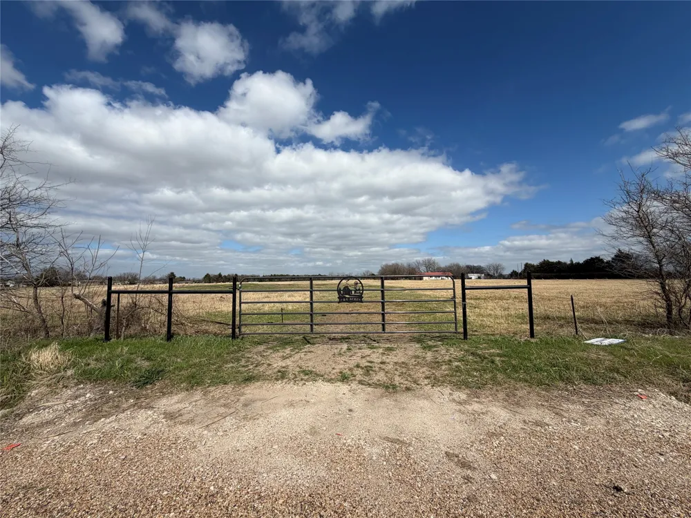 5793 County Road 4062 Scurry, TX 75158