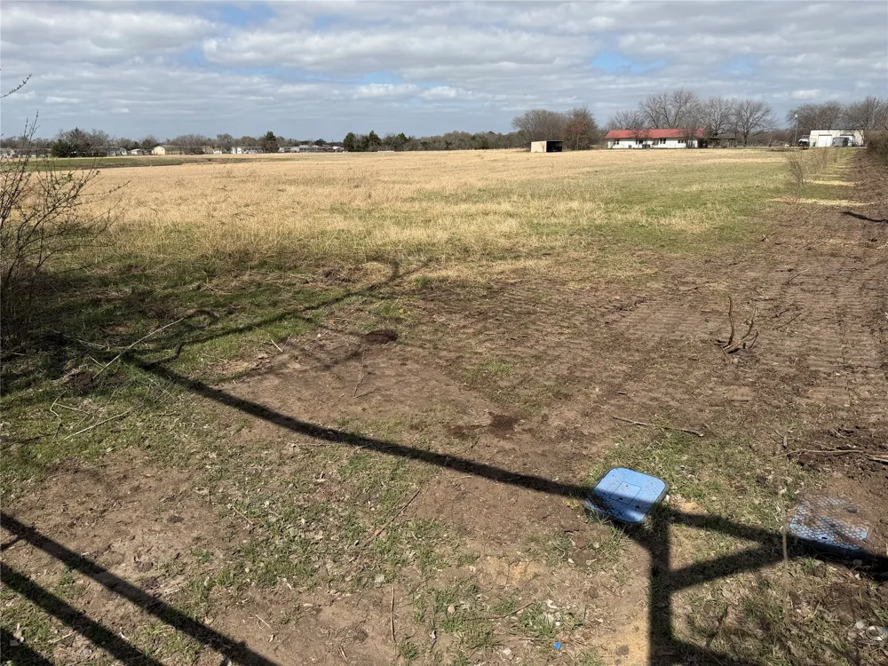 5793 County Road 4062 Scurry, TX 75158