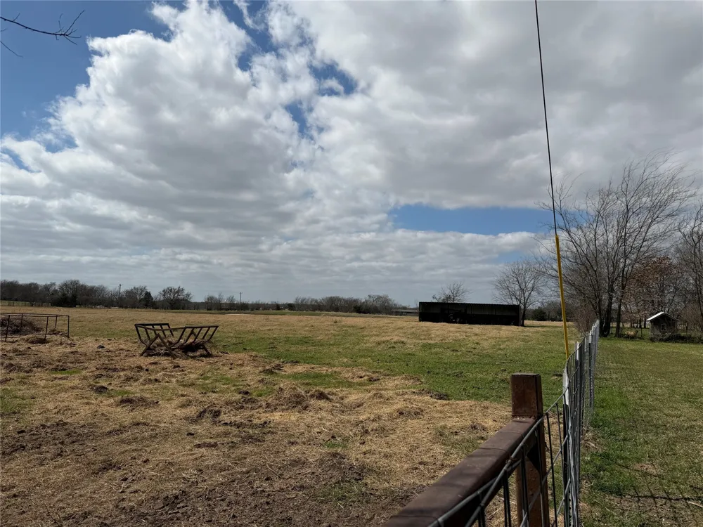 5793 County Road 4062 Scurry, TX 75158