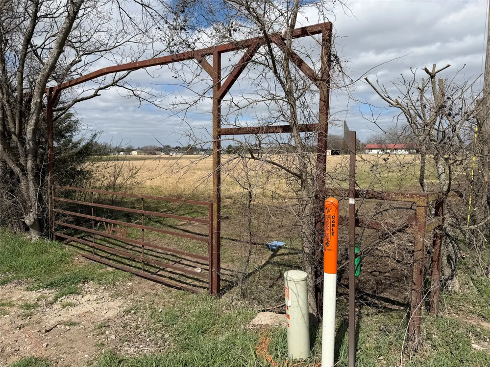 5793 County Road 4062 Scurry, TX 75158