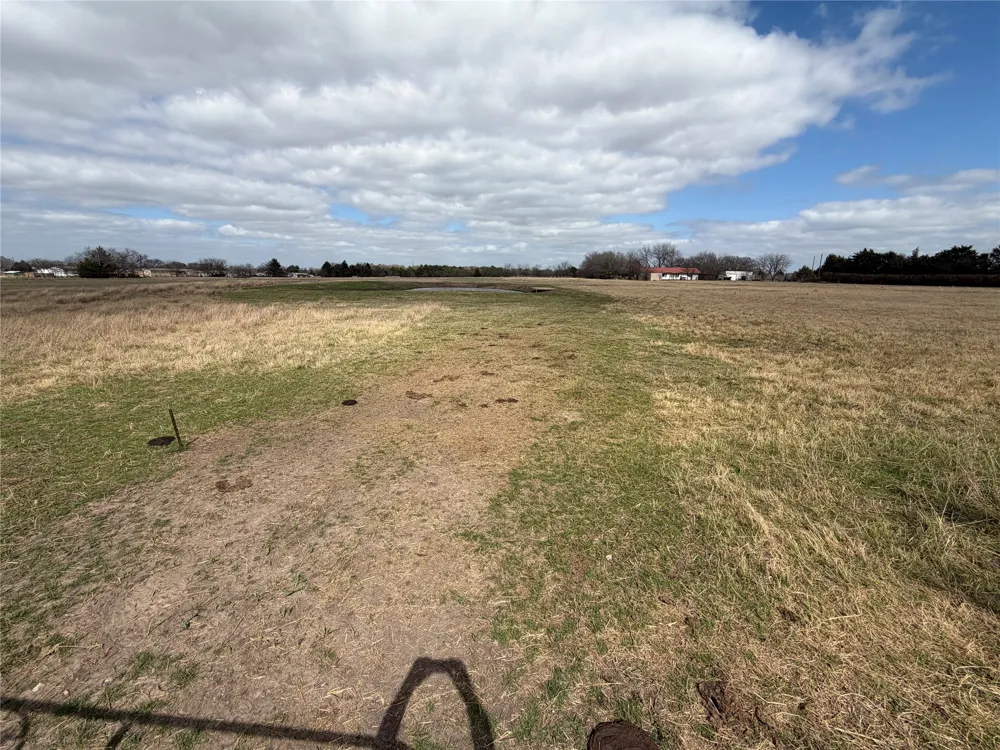 5793 County Road 4062 Scurry, TX 75158