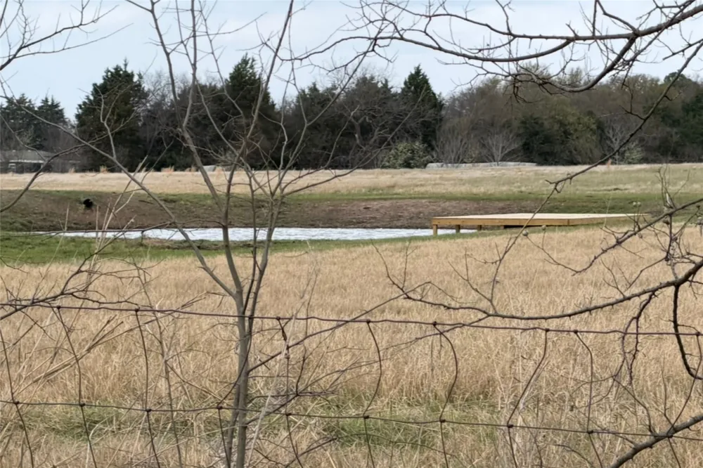 5793 County Road 4062 Scurry, TX 75158