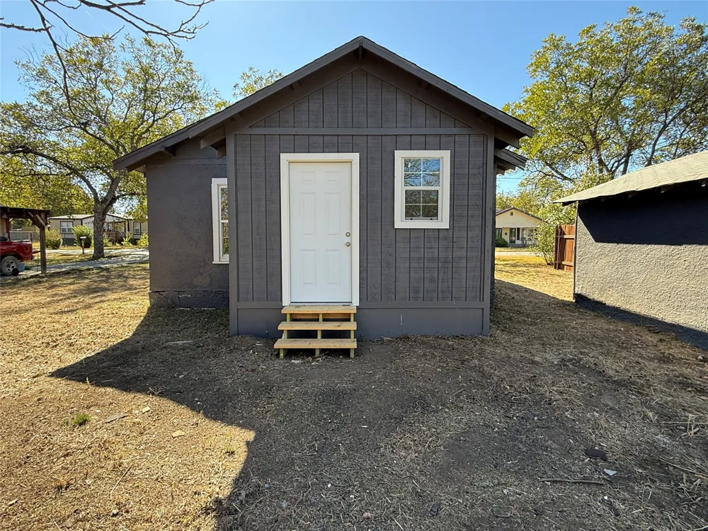 705 E 9th Street Coleman, TX 76834