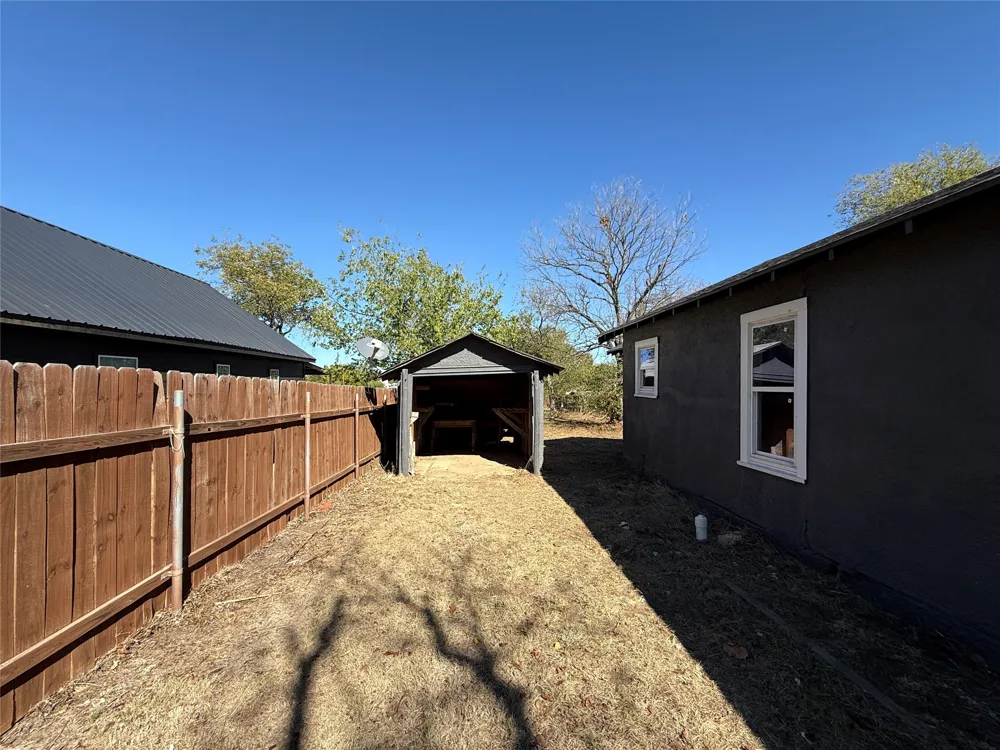 705 E 9th Street Coleman, TX 76834